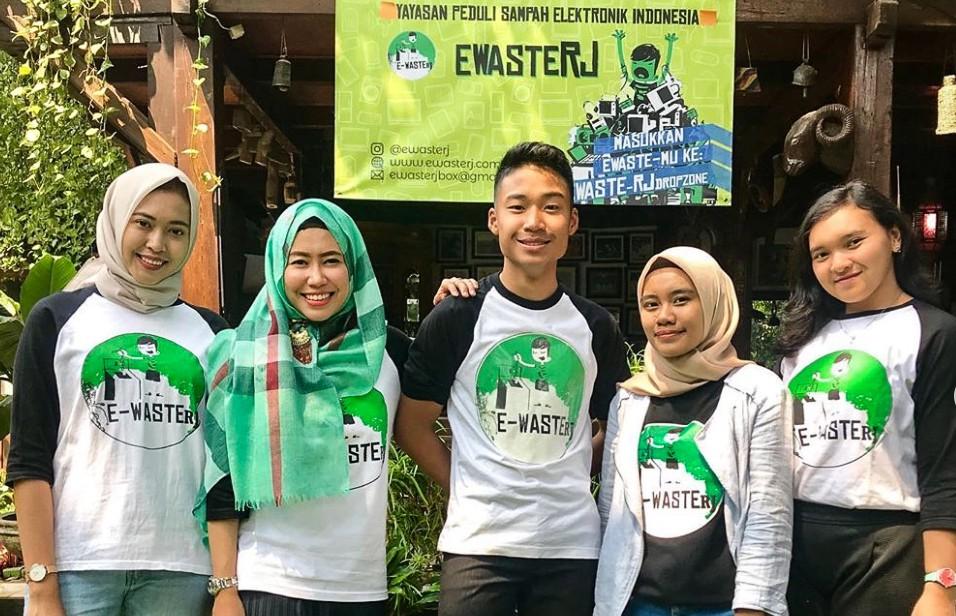 Ashoka Young Changemaker Rafa Jafar and his team from E-WasteRJ