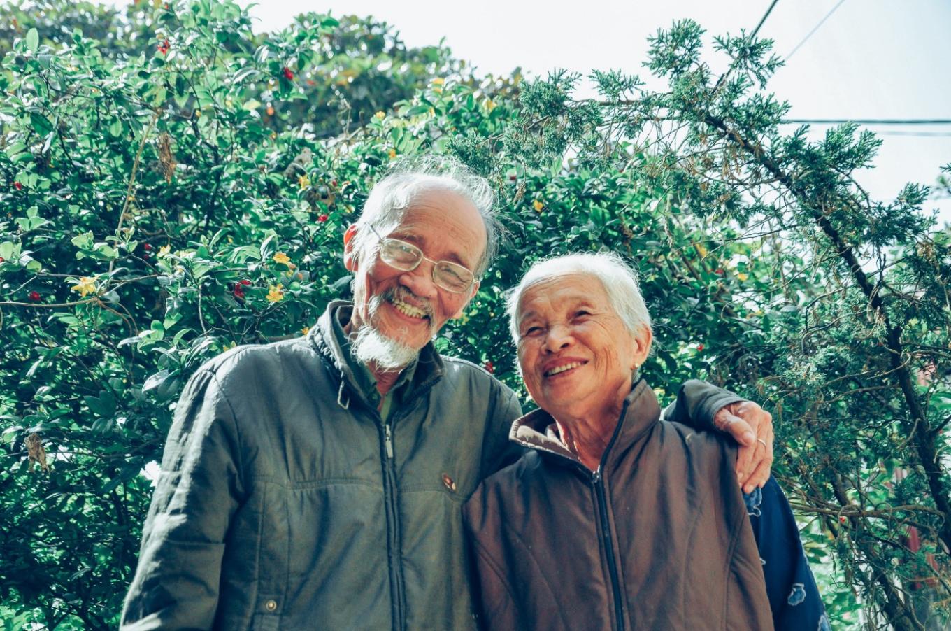 Senior couple smiling. 
